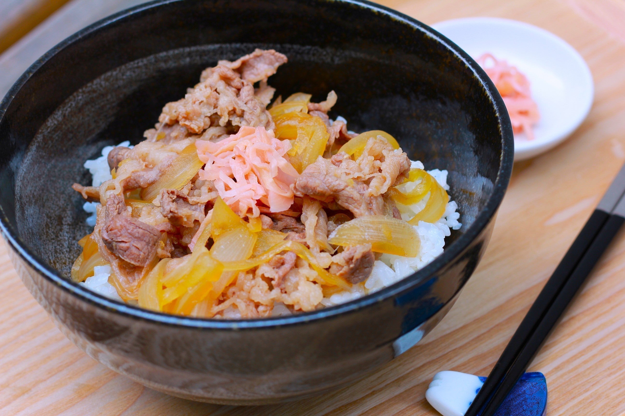 How to Make Yoshinoya-Style Beef Bowl Gyudon (Copycat Recipe)