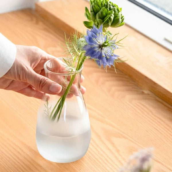 Aderia Tebineri 小號玻璃花瓶磨砂藍色飾面 129 毫米