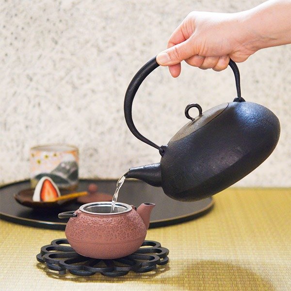 Iwachu 手工鐵壺感應鑄鐵水壺 1.3L
