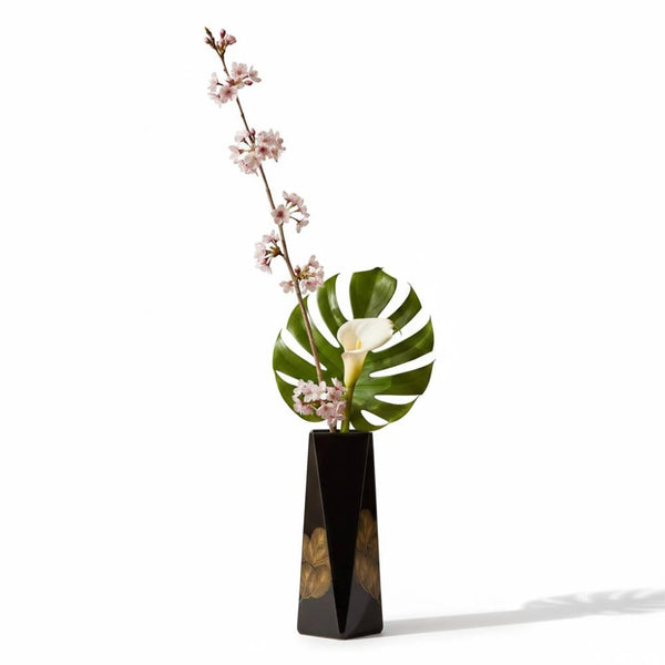 獨特的金松紋黑漆木花瓶