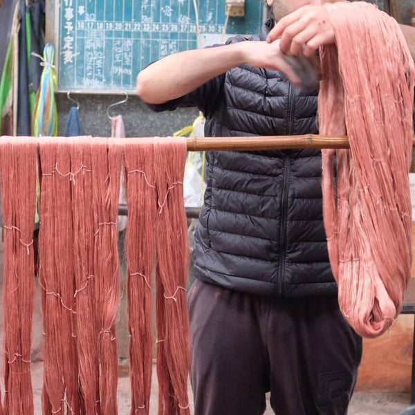 奄美大島自然泥染棉圍巾棕色和棕褐色