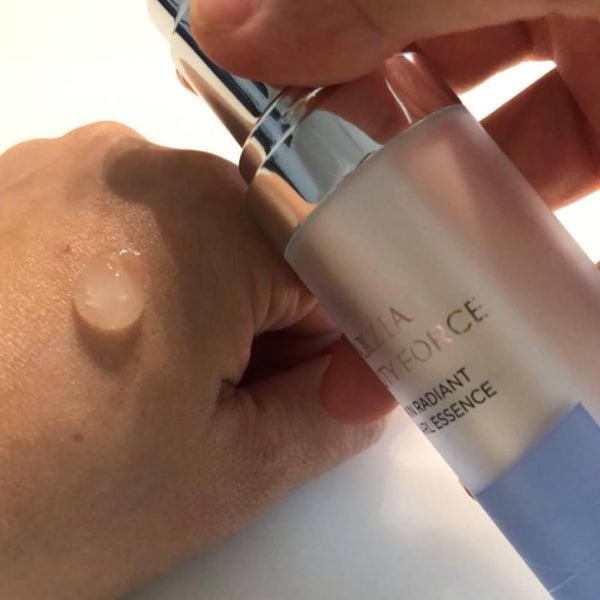 Axxzia Beauty Force 肌膚亮澤珍珠精華抗老精華 30mL