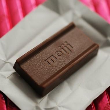 明治草莓夾心一口巧克力 26 塊（5 塊裝）