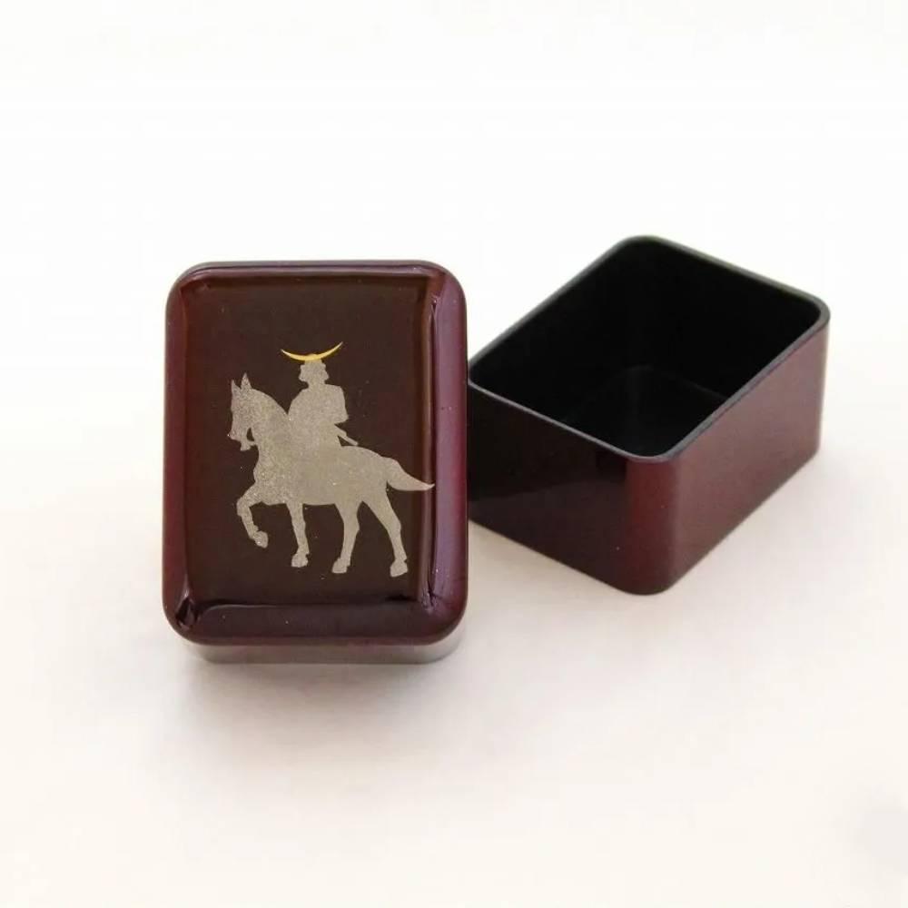 紅漆小盒馬背武士玩偶設計