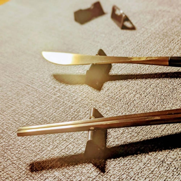 Todai 時尚黑色氧化不銹鋼現代筷架